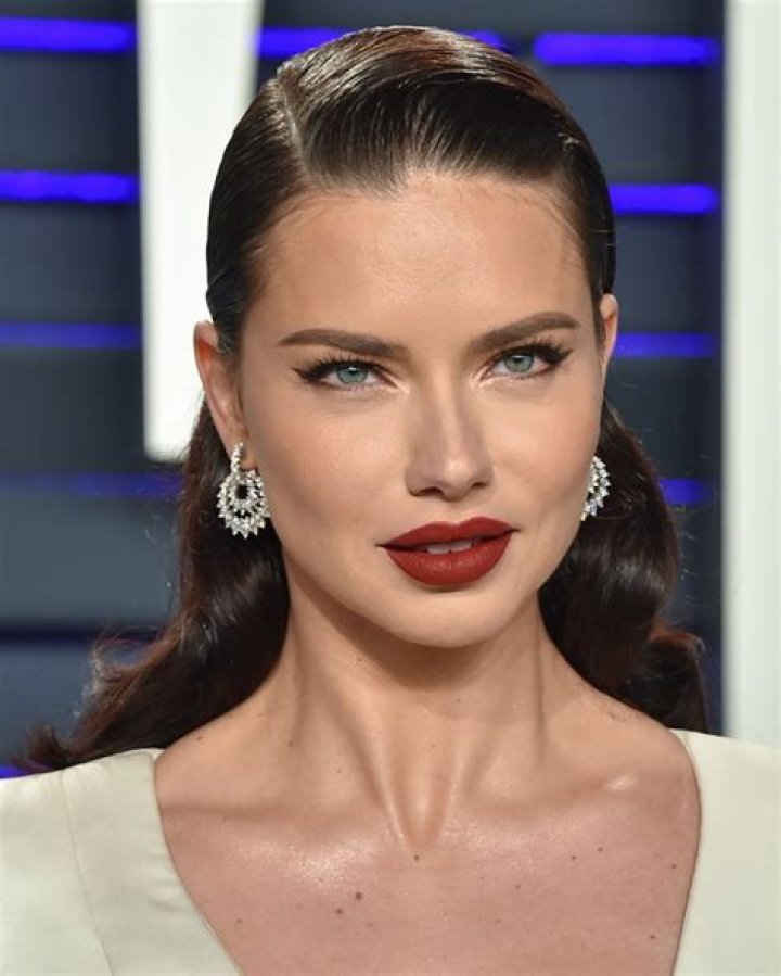 Adriana Lima's Dating Life: A Journey Through Love and Relationships