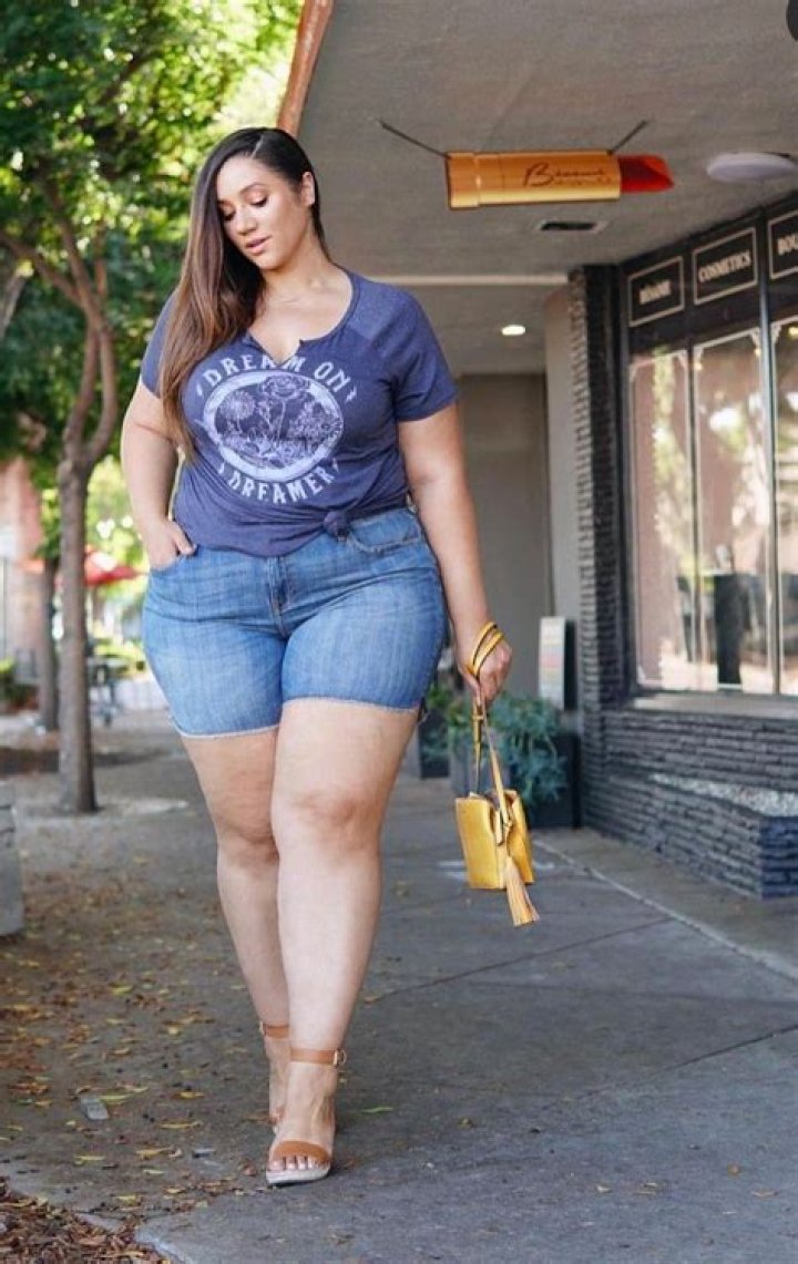 Embracing Beauty: The Allure of Paulacurves