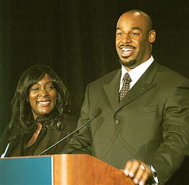 Exploring the Life of Donovan McNabb’s Wife: A Journey Beyond the Field