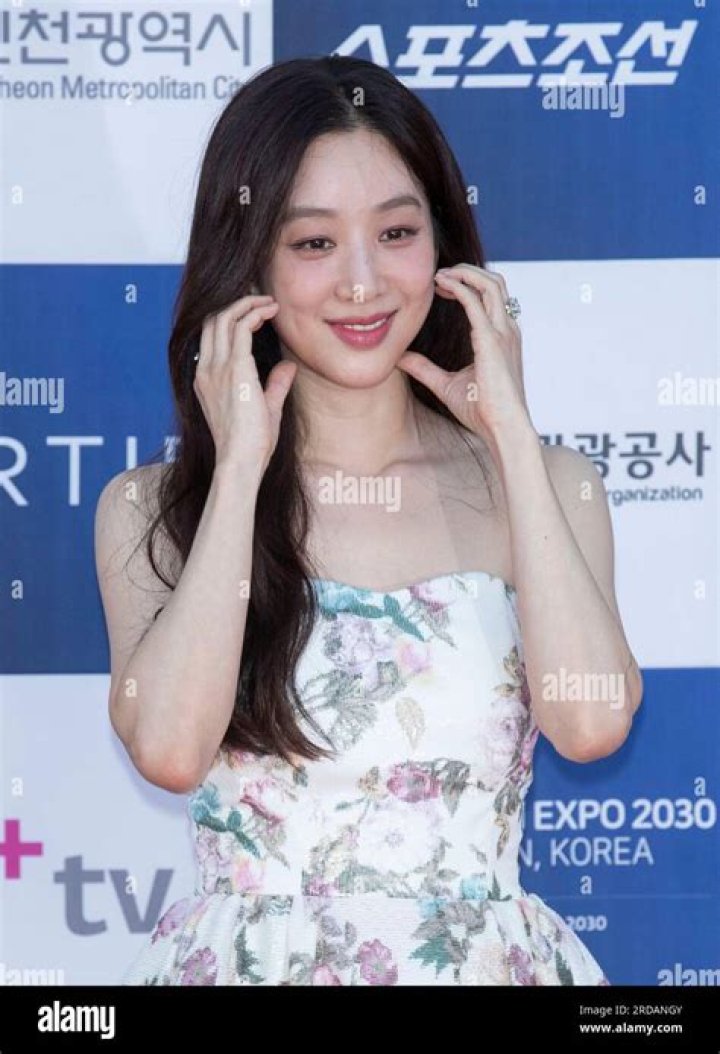 Jung Ryeo-Won: Talented Actress and Style Icon