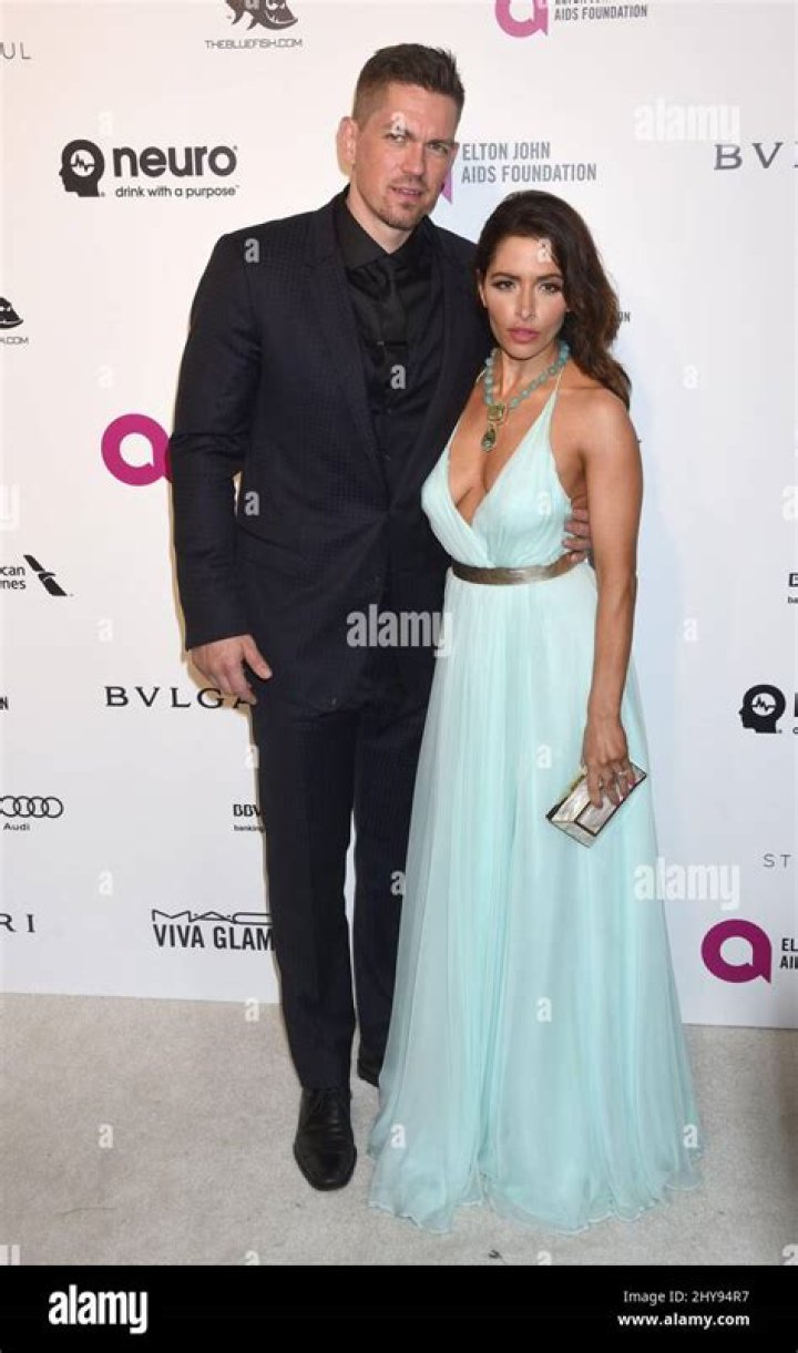 Unraveling the Buzz: Steve Howey Dating 2024