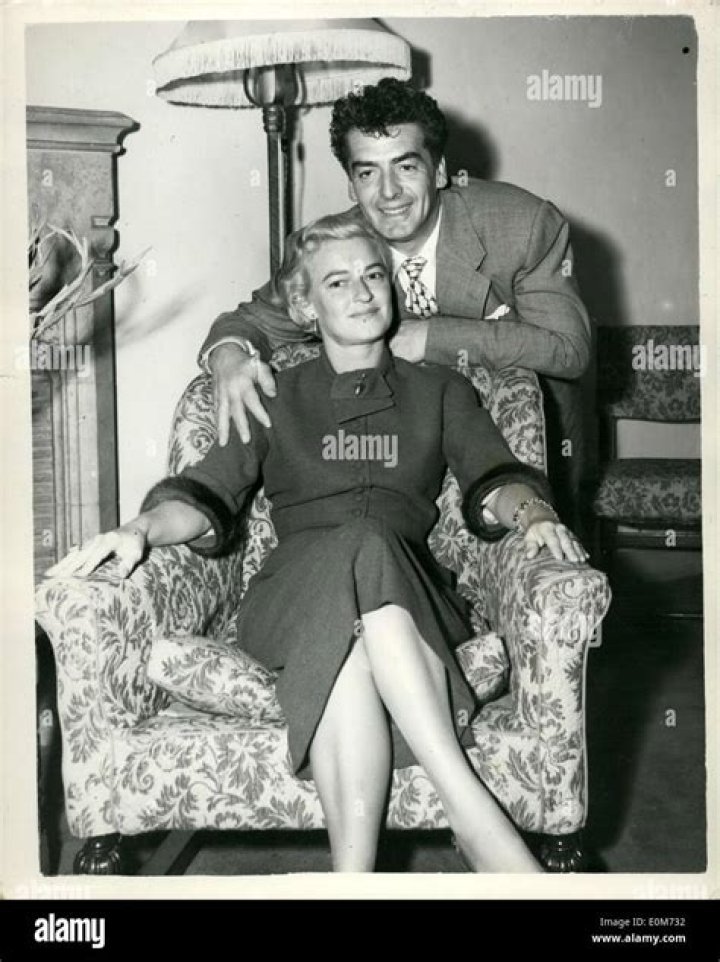 Unveiling the Life of Victor Mature and His Spouse
